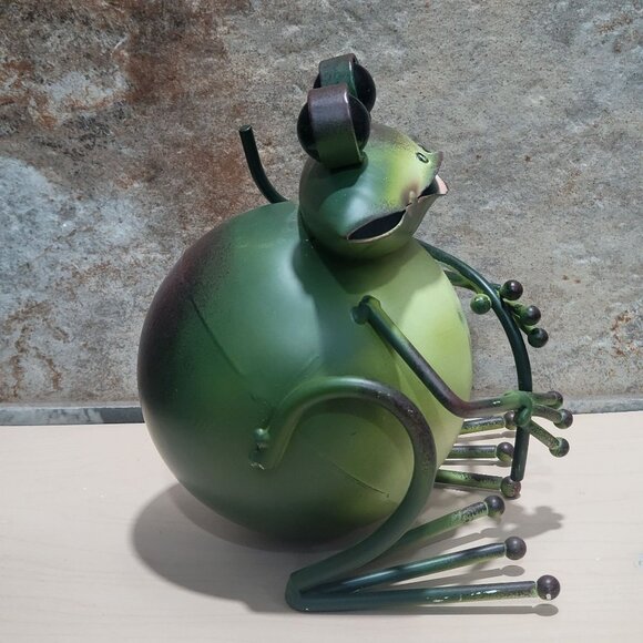 Green Metal Frog Figurine Decorative Garden Sculpture - Picture 6 of 11